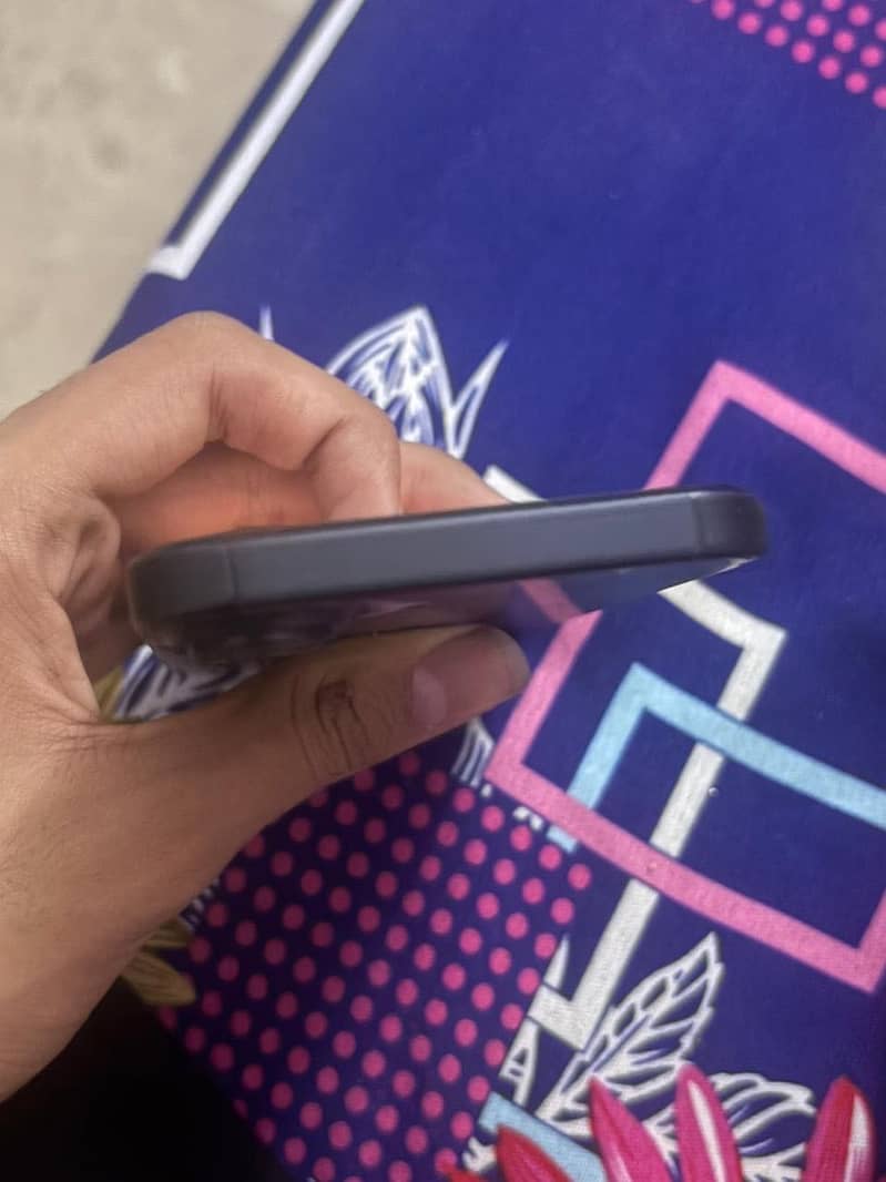 Apple iPhone 16 4