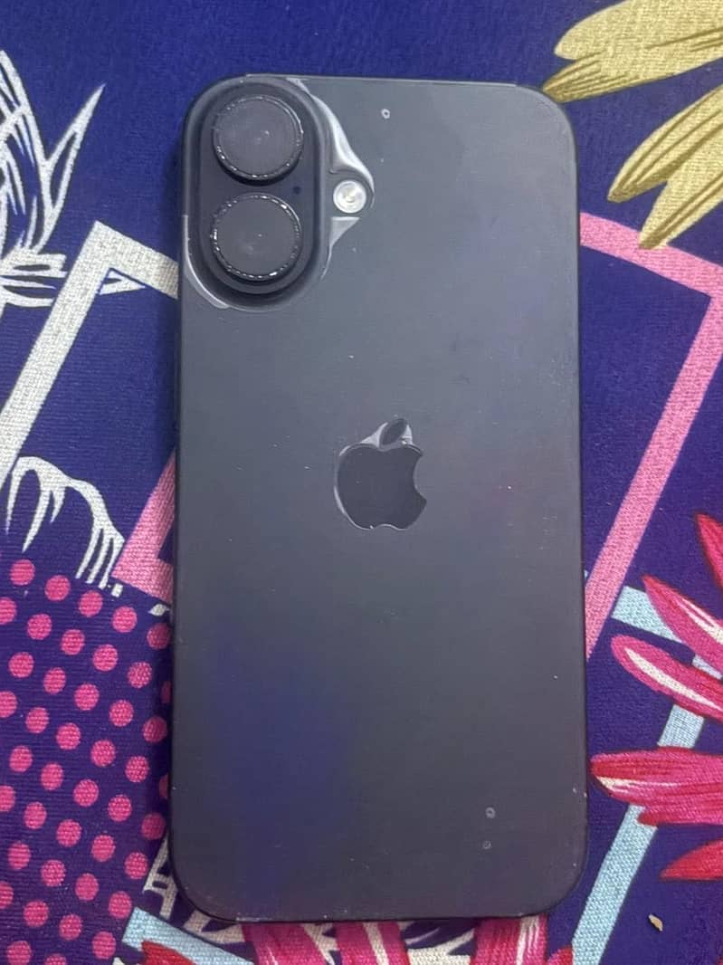 Apple iPhone 16 5