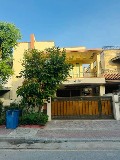 Sale 10 Marla house in Bahria town phase 2 - original pictures attached