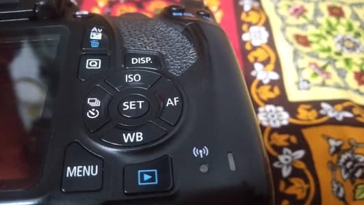 Canon EOS ¹³⁰⁰D Rebel T⁶ with ⁵⁰mm lens