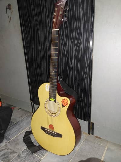 almost new guitar available with bag capo aslo belt