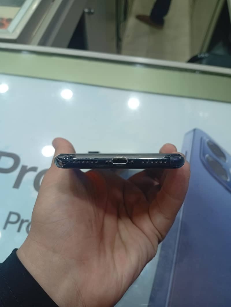 Apple iPhone X 5