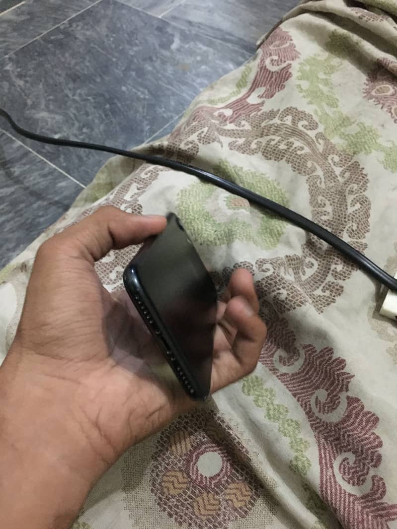Apple iPhone 7 2