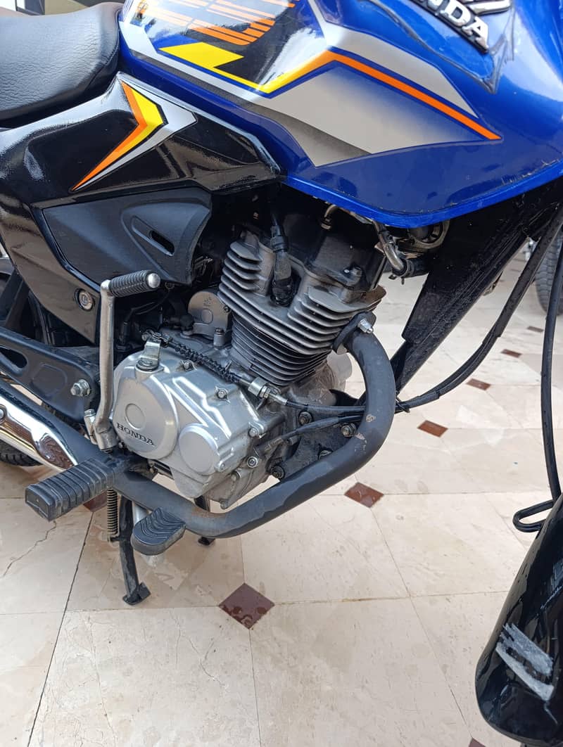 CB 125F 2