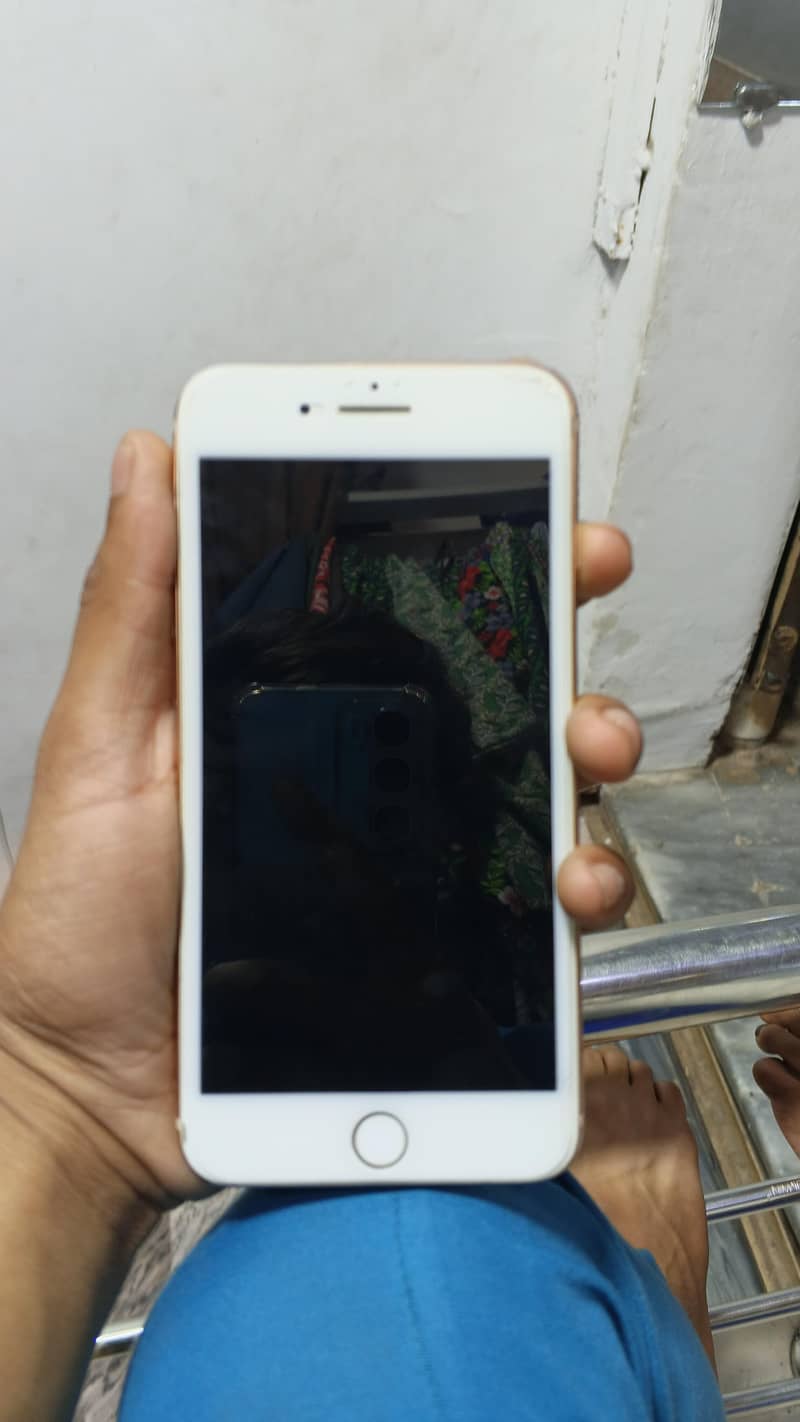 Apple iPhone 8 Plus 1