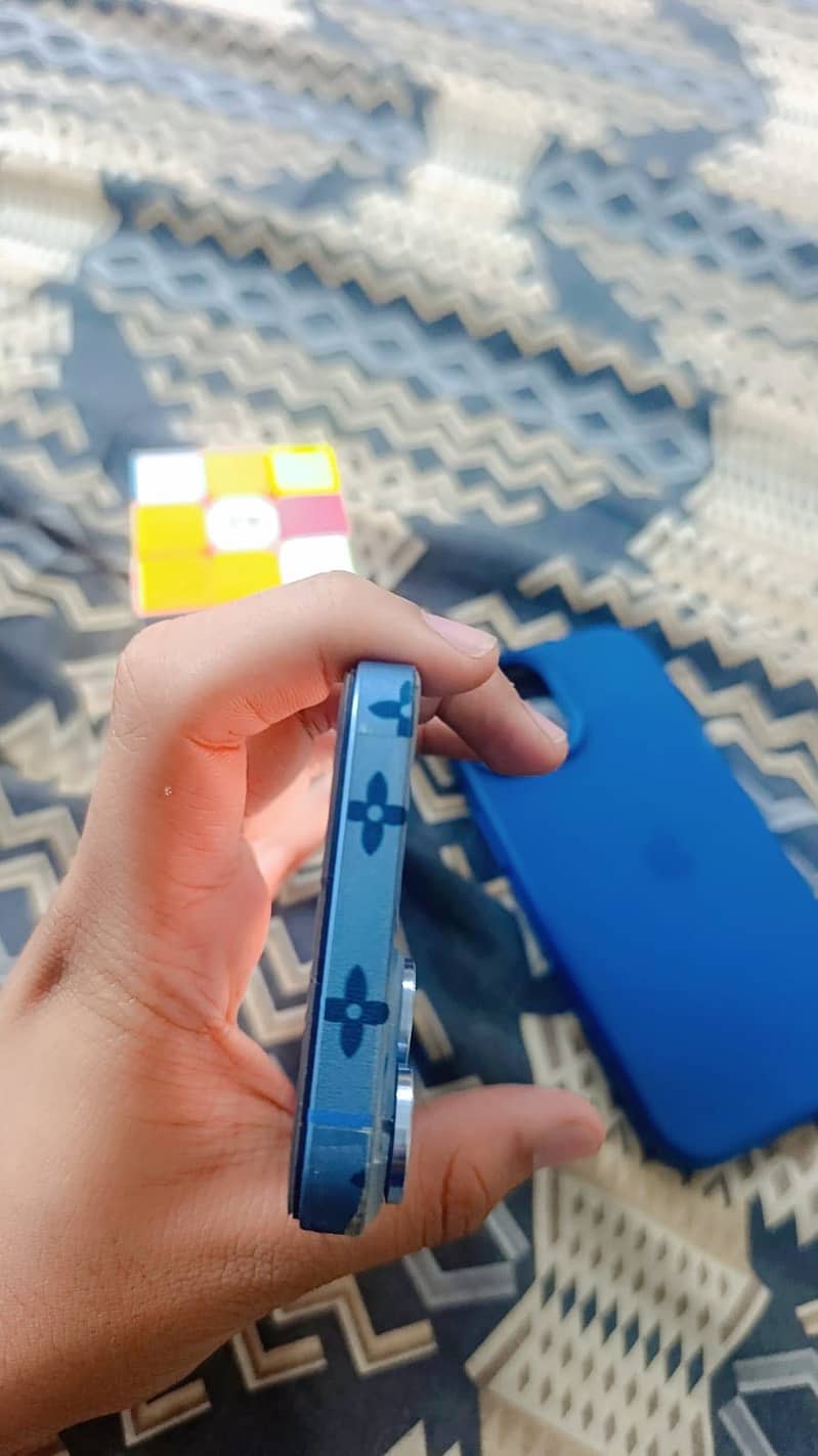 Apple iPhone 14 3