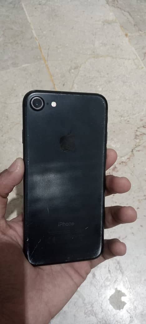 Apple iPhone 7 0