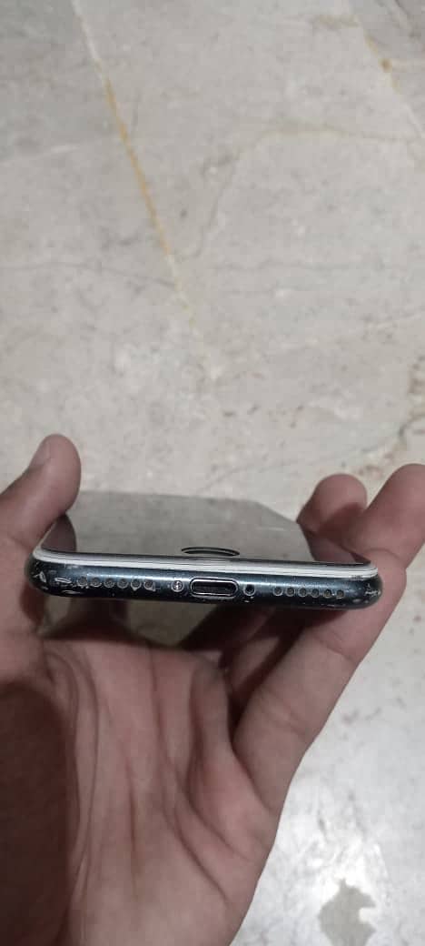 Apple iPhone 7 3