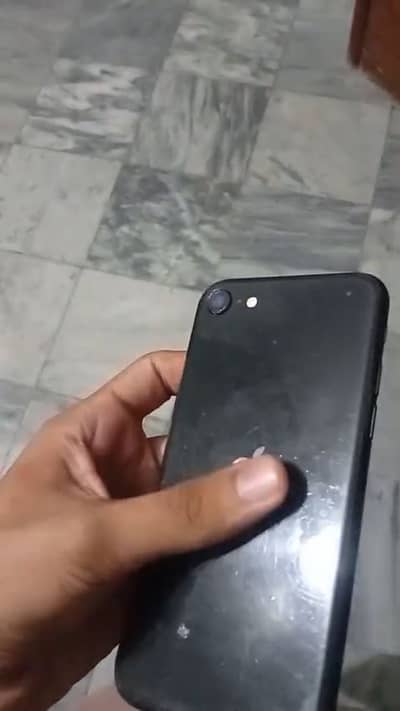 Apple iPhone SE