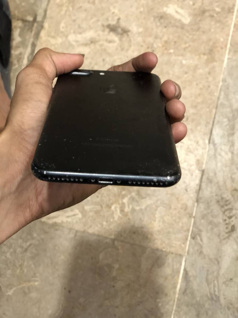 Apple iPhone 7 Plus 2