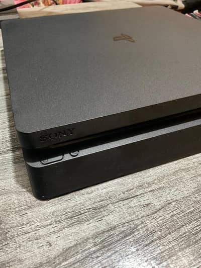 PS4 Slim 1TB + Asus Monitor 22 Inch