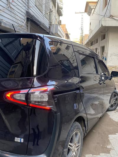Toyota Sienta 2018
