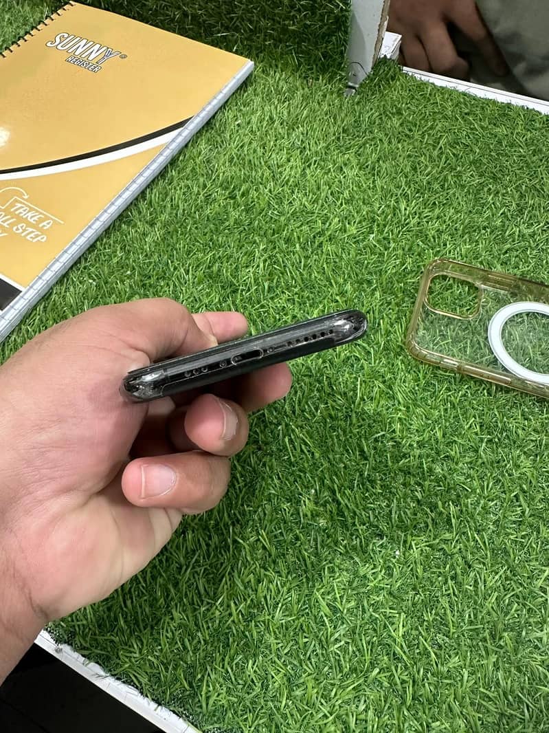 iPhone 11 Pro 6