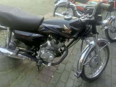 Honda 125 black