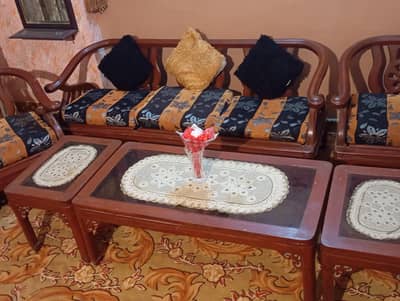 Sofa with tabless