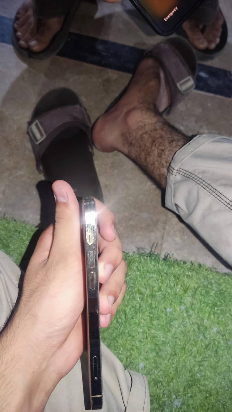 Apple iPhone 12 pro 3