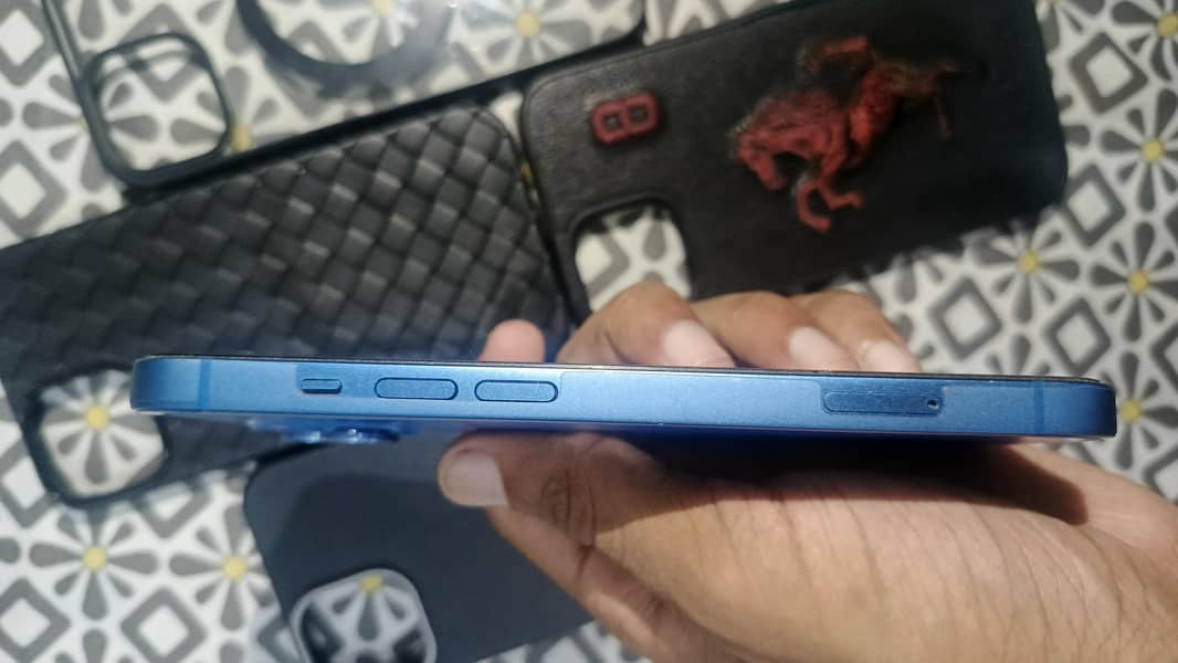 Apple iPhone 13 mini 4