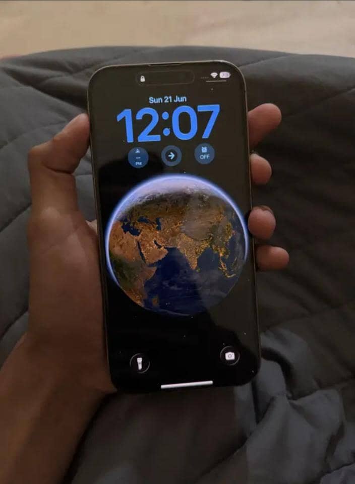 iPhone 16 pro max 4