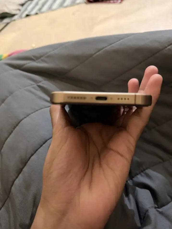 iPhone 16 pro max 5