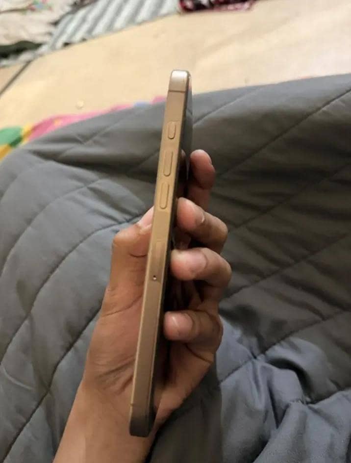 iPhone 16 pro max 6