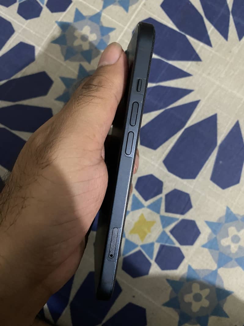 Iphone 13 JV 4