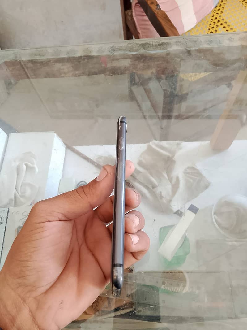 Apple iPhone 8 1