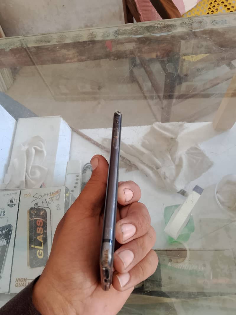 Apple iPhone 8 3