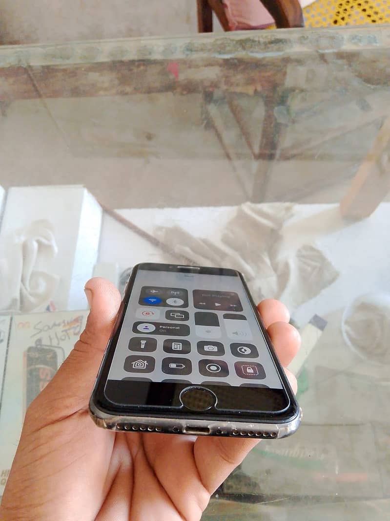Apple iPhone 8 4