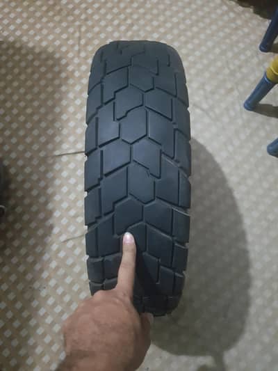 140/70-17 rear tyre and mudguard