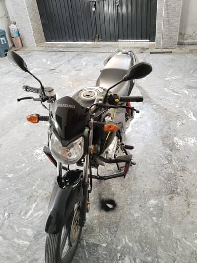 BRAND NEW SUZUKI GSX 125 UP FOR SALE !