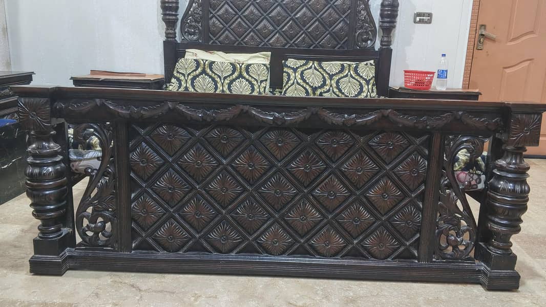 KING SIZE BED SIDE TABLE DRESSING TABLE 1