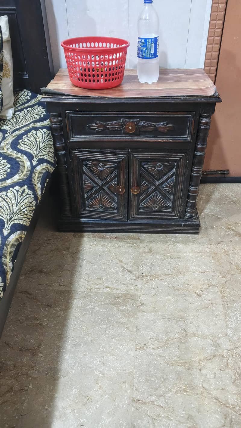 KING SIZE BED SIDE TABLE DRESSING TABLE 3