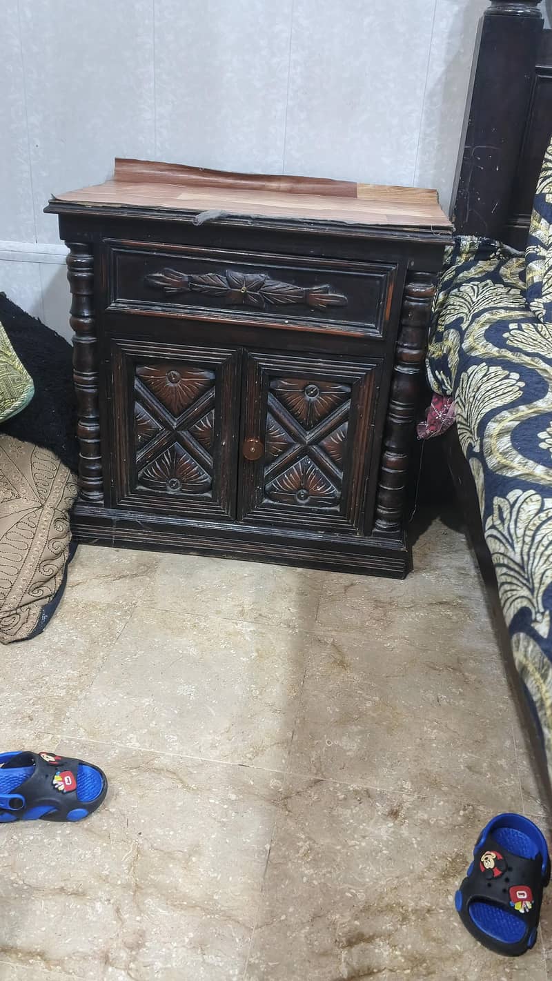 KING SIZE BED SIDE TABLE DRESSING TABLE 4