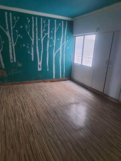 Flat Sale Leased 1st Floor Lift Parking Main road Appartment