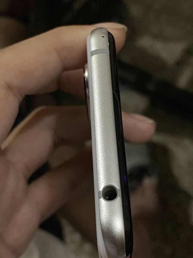 Sharp Aquos R3 2