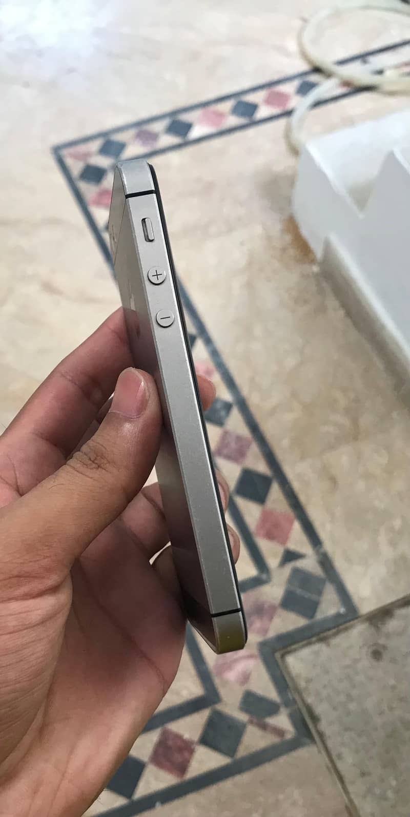 Apple iPhone 5se 3
