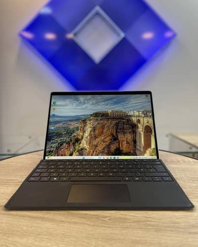 Microsoft Surface pro 8 i5 11th gen 16gb ddr4 ram 256gb nvme fresh imp
