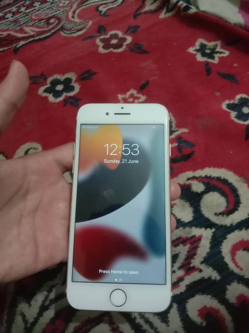 Apple iPhone 7 0
