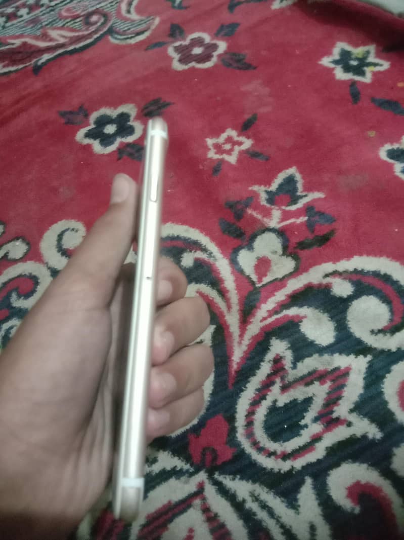 Apple iPhone 7 1