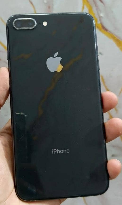 Apple iPhone 8 Plus 1