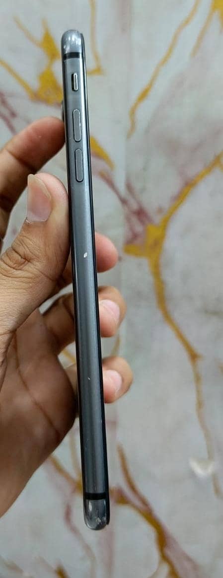 Apple iPhone 8 Plus 4