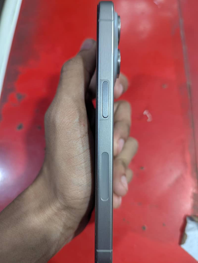 iPhone 15 pro 3