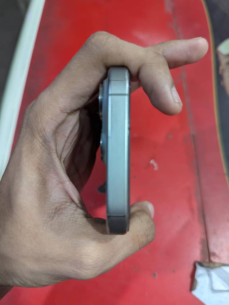 iPhone 15 pro 4