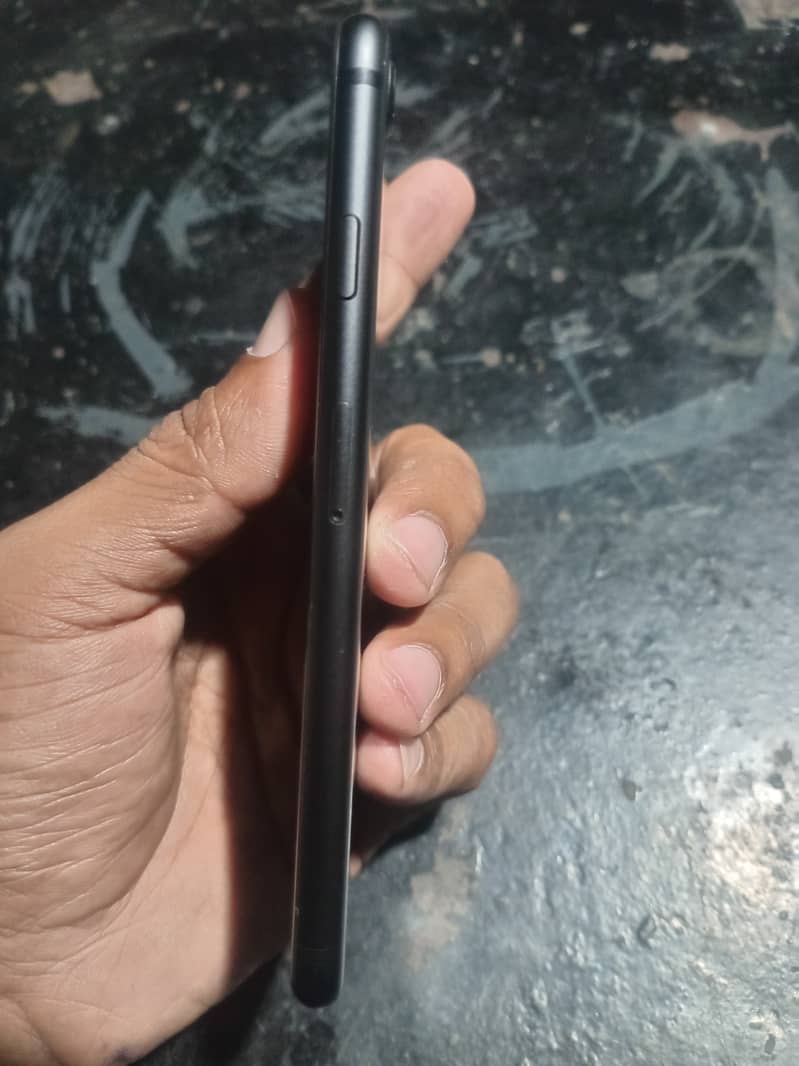 Apple iPhone 8 1