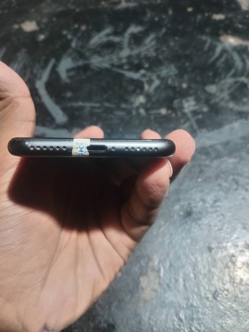 Apple iPhone 8 4