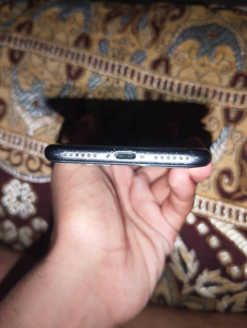 Apple iPhone 8 3