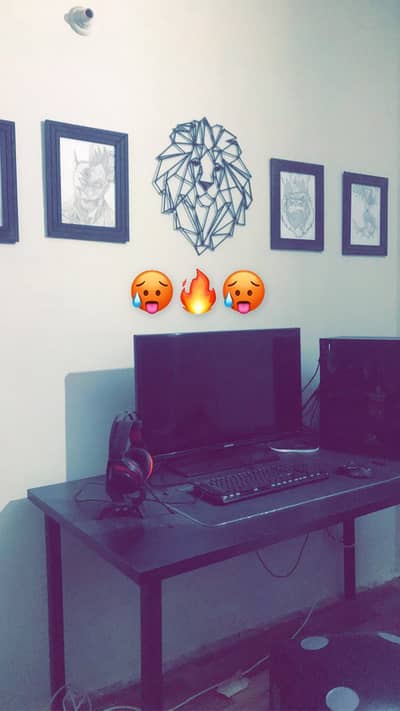 Computer table
