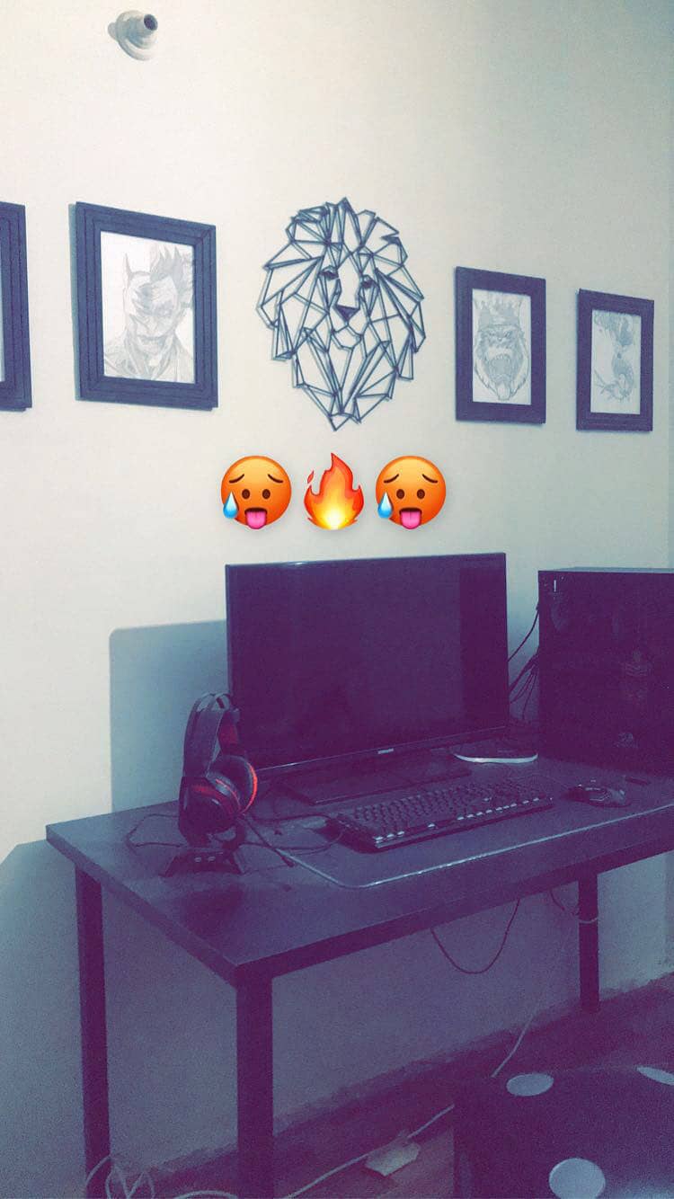 Computer table 0