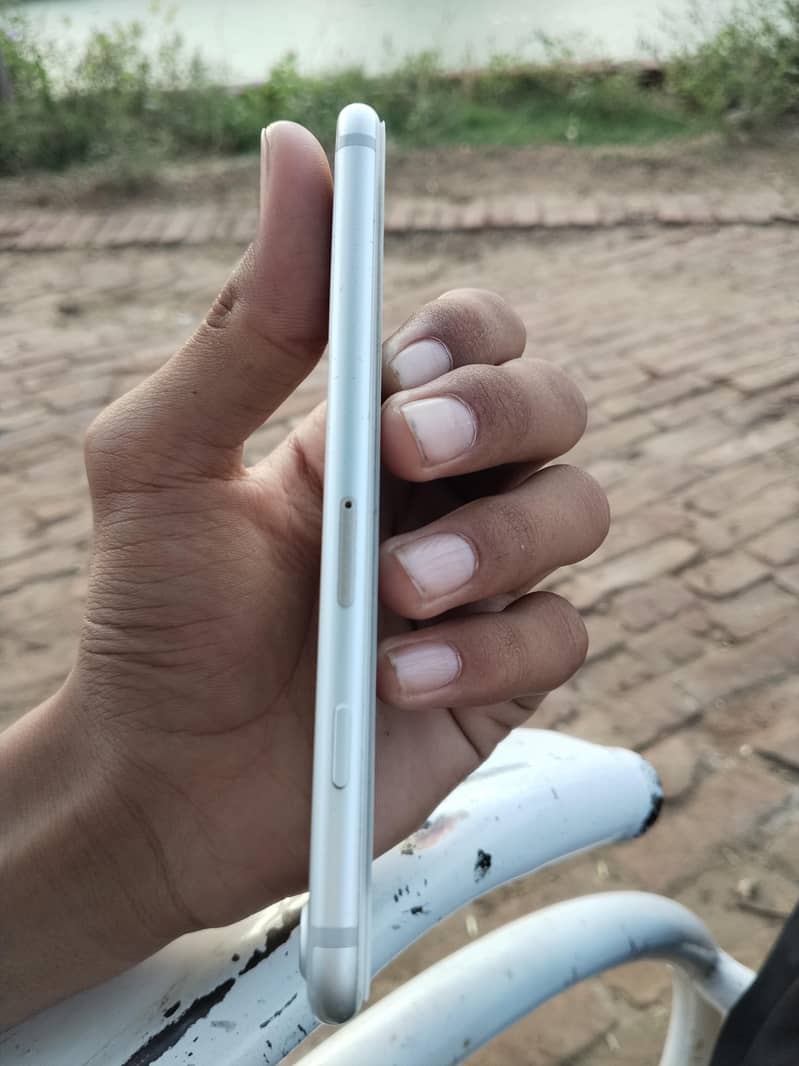 Apple iPhone 7 1