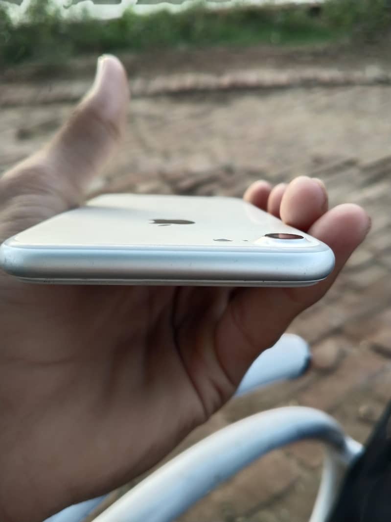 Apple iPhone 7 2